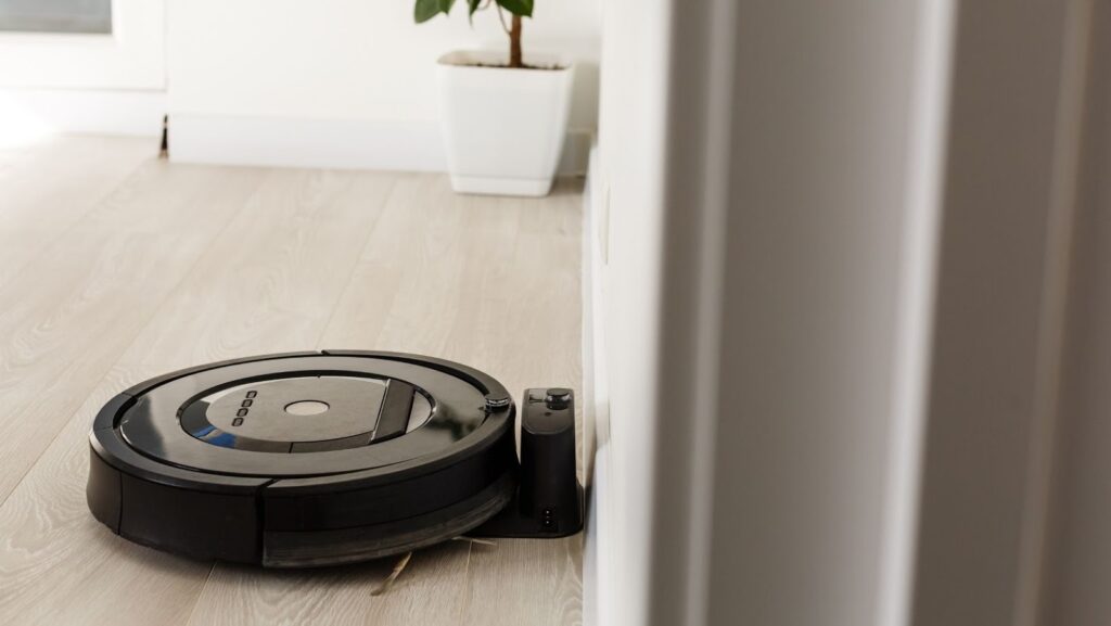 The New Roomba i7: Automatic Dirt Disposal