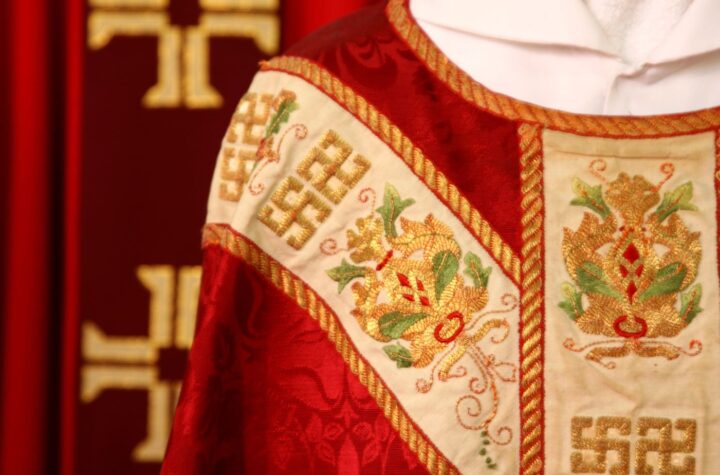 The Timeless Elegance of White Vestments: A Guide from HaftinaUSA